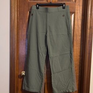 Source Unknown Olive Green Women's Capris